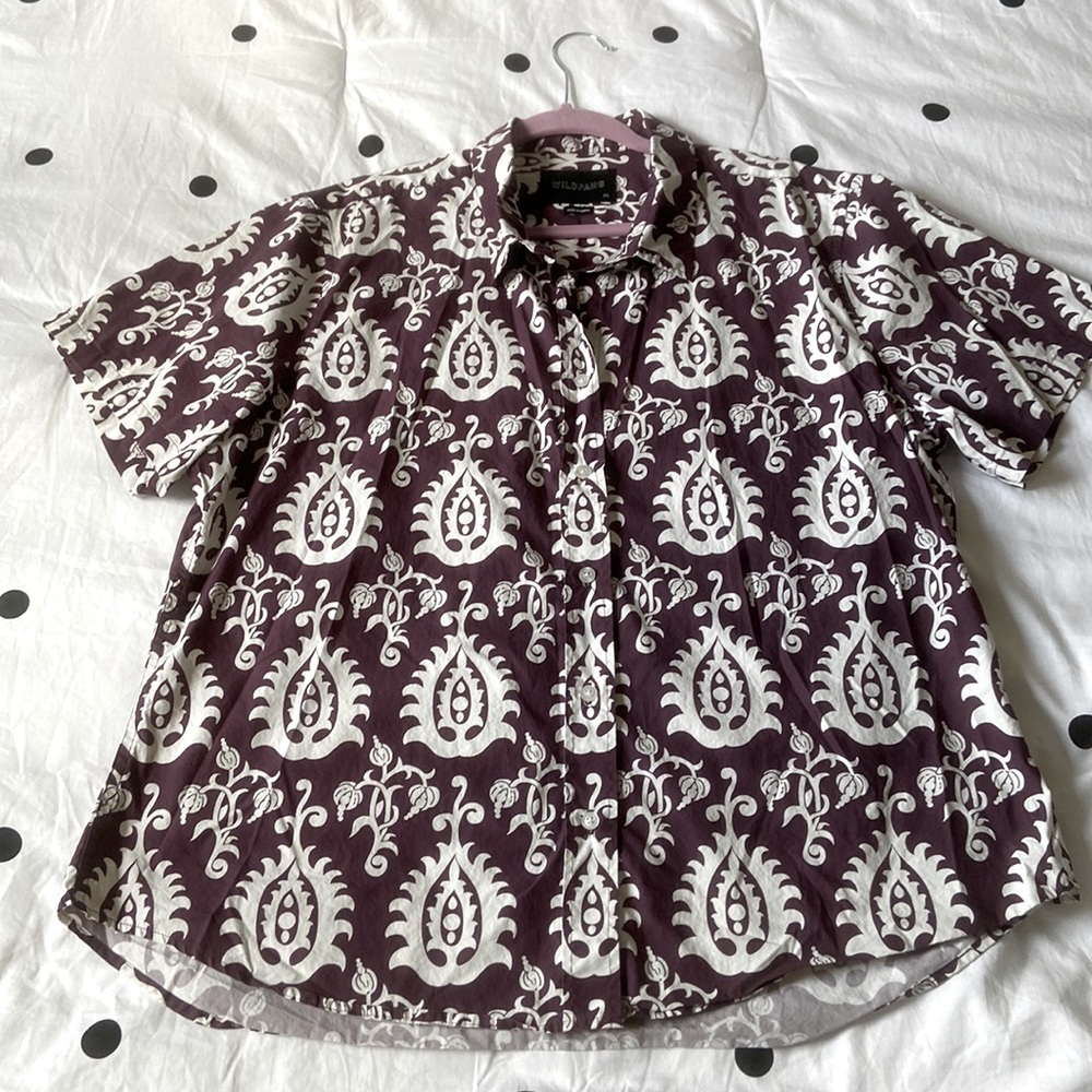 Wildfang XXL EUC button down short sleeve shirt in purple and white